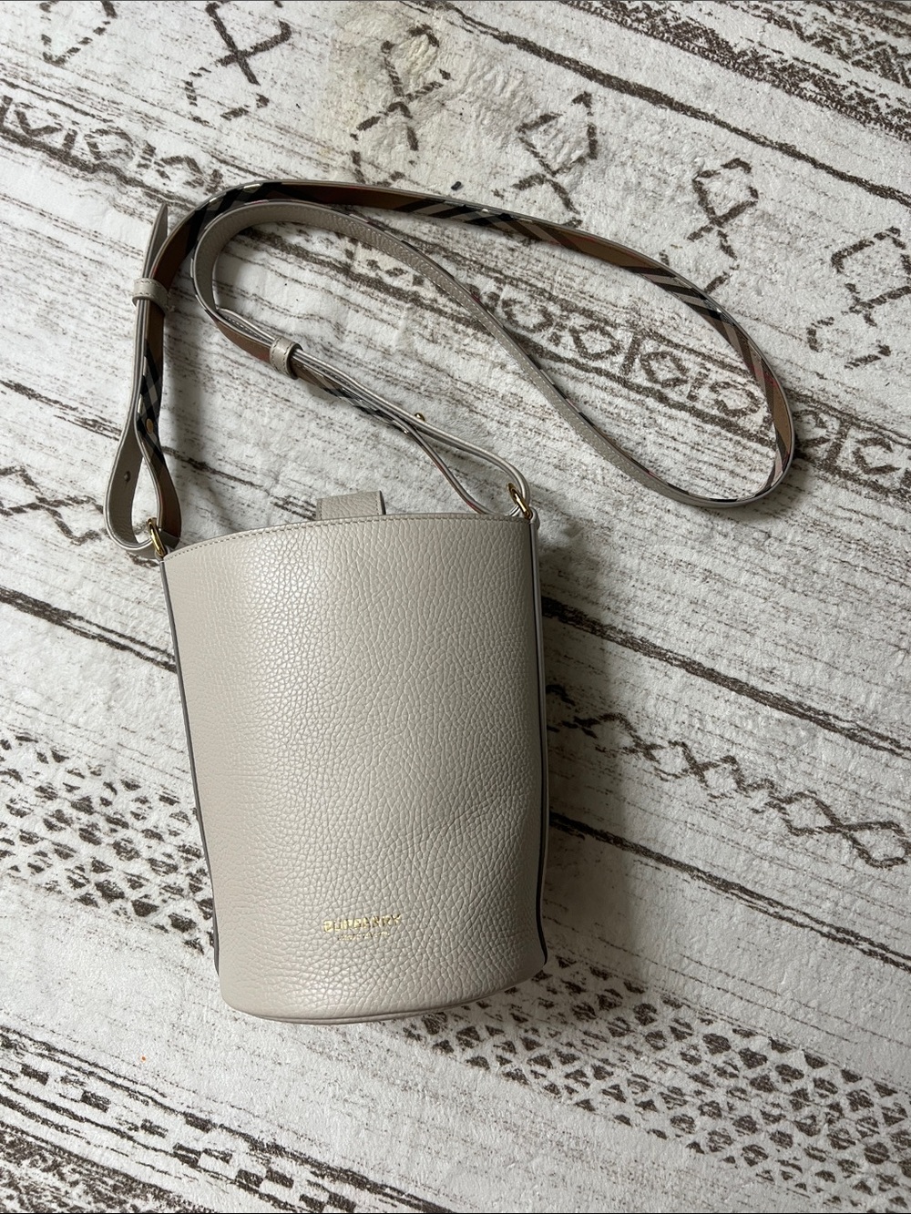Women's Crossbody Bucket Bag in Light Gray
